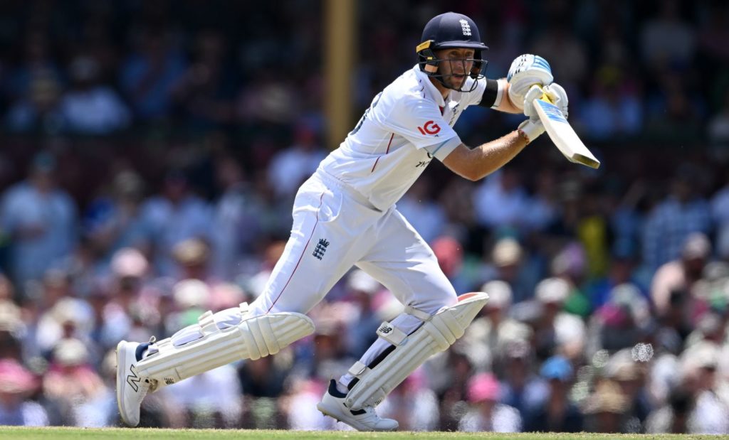 Root, Brook dominate rain-hit day in Sydney
