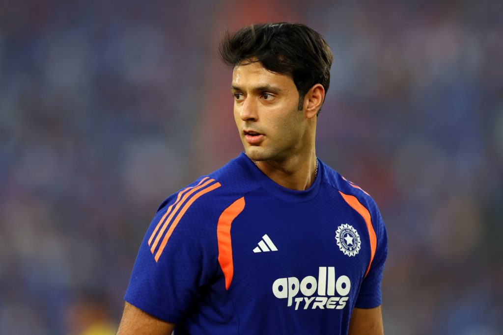 India star wears disguise on train trip