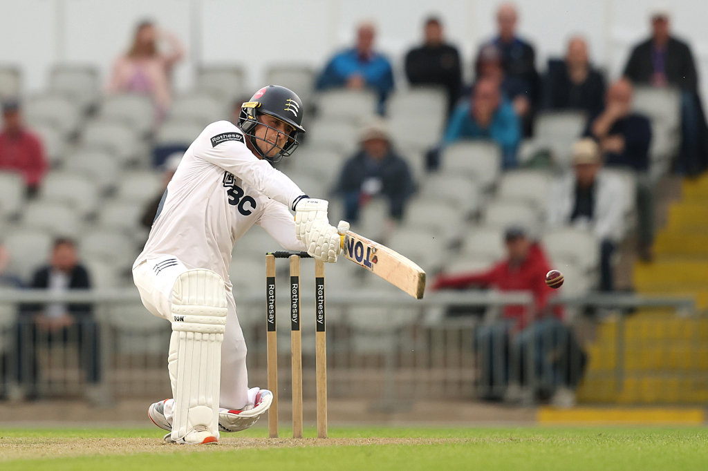 Du Plooy century drives Middlesex on day three