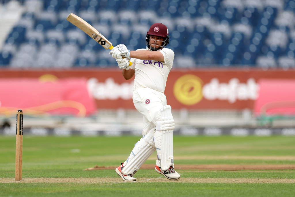 Vasconcelos closes in on double ton, Swanepoel impresses