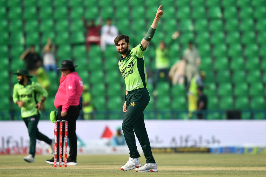 Pakistan upstage Australia to seal ODI series win