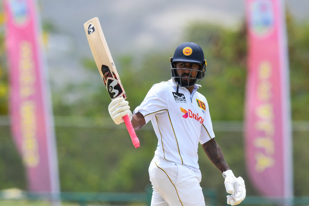 Sri Lanka tighten grip after mammoth first innings total